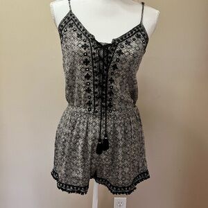 American Eagle Boho Black and Gray Romper Size Small